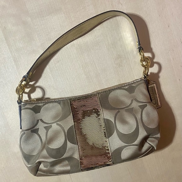 Coach Crossbody/Baguette Purse - Picture 2 of 3